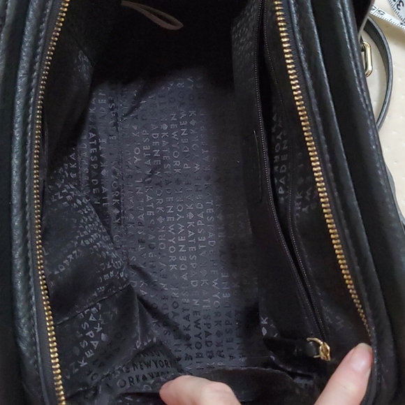 Kate Spade shoulder bag. Excellent Pre-owned Condition. - Picture 7 of 7